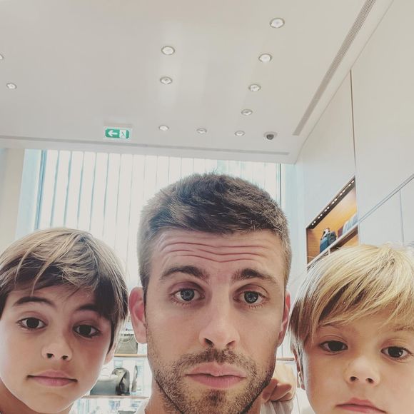 Em 2025, Piqué se mudou temporariamente para Miami para ficar próximo dos filhos com Shakira enquanto ela estivesse em turnê