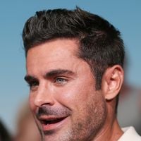 Aqui está o real e desolador motivo pelo qual o rosto de Zac Efron está dramaticamente diferente