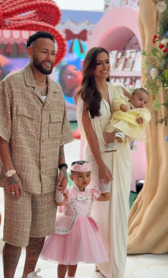 Decoração de Flávia Ribeiro transforma Ilha Porchat Clube em cenário de conto de fadas para aniversário de Mavie