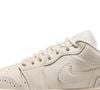 O Nike Air Jordan 1 Low SE Feminino é uma releitura do clássico Air Jordan 1, lançado originalmente em 1985