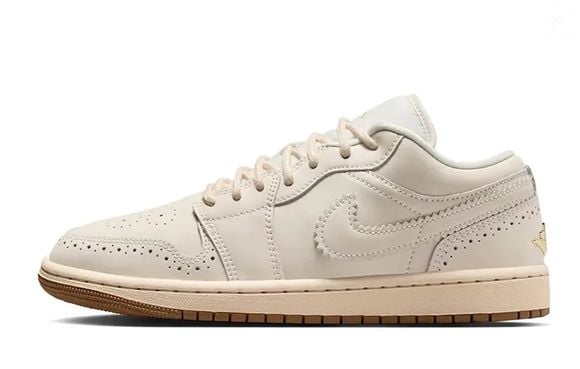 O Nike Air Jordan 1 Low SE Feminino é uma releitura do clássico Air Jordan 1, lançado originalmente em 1985