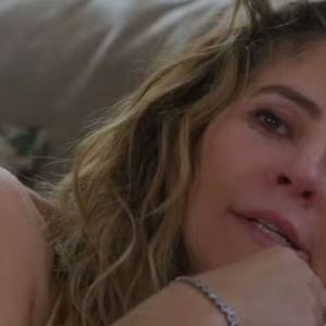 Na novela 'Vale Tudo', Heleninha tenta manipular Eunice para ter notícias de Ivan e Raquel