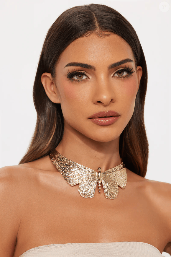 Apesar de ser uma bijuteria, a joia semelhante a usada por Grazi Massafera em cena vem com alerta de metais pesados