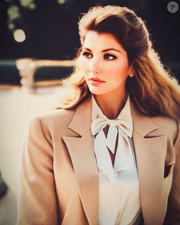 Roberta Close se tornou símbolo da comunidade LGBTQIAPN+ por aproveitar da visibilidade da mídia para expor problemas vivenciados até hoje pela população trans