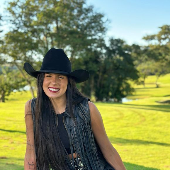 Além do apelido de 'Boiadeira', estilo de Ana Castela virou marca registrada da cantora