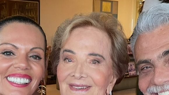 Um mês sem Glória Menezes: nora da atriz compra o perfume importado usado pela veterana e faz emocionante relato sobre luto. 'Quando eu borrifei um pouco, senti uma espécie de delicadeza'