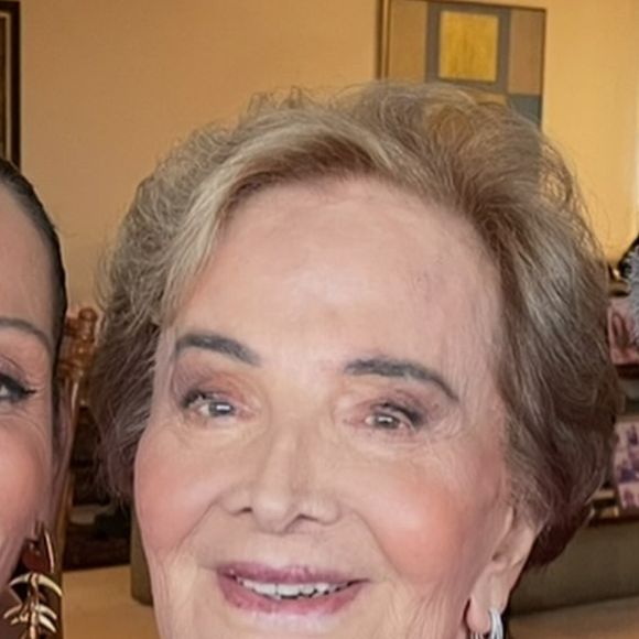 Um mês sem Glória Menezes: nora da atriz compra o perfume usado pela veterana e faz relato sobre luto. 'Quando eu borrifei um pouco, senti uma espécie de delicadeza'
