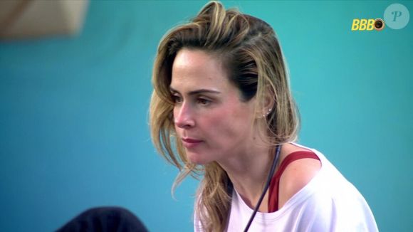 Ana Paula Renault ‘não teria capacidade de amar alguém, já que ela não gosta de gente. E filho seria gente. Ela daria o alimento do próprio corpo?’, provocou Solange Couto