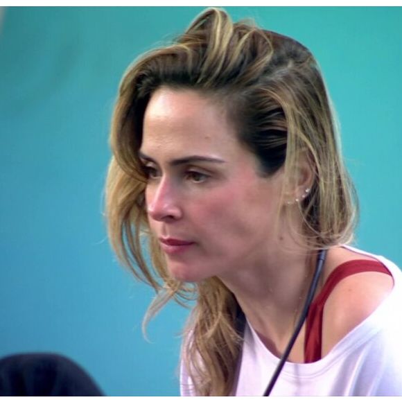 Ana Paula Renault ‘não teria capacidade de amar alguém, já que ela não gosta de gente. E filho seria gente. Ela daria o alimento do próprio corpo?’, provocou Solange Couto