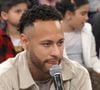 Neymar no 'Altas Horas': atitude do jogador com Ana Castela causa na web e acaba em piadas de internautas. 'Evitando olhar'