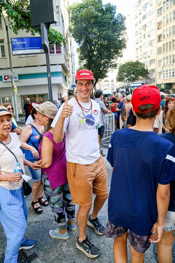 Mateus Solano na manifestação em Copacabana