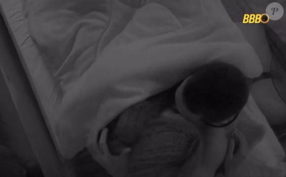 Após a festa, Giovanna foi até o quarto do Líder chamar Maike