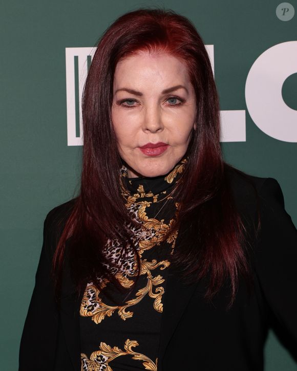 Priscilla Presley afirmou que, apesar das tragédias recentes, a família Presley começa a se reaproximar aos poucos após anos difíceis