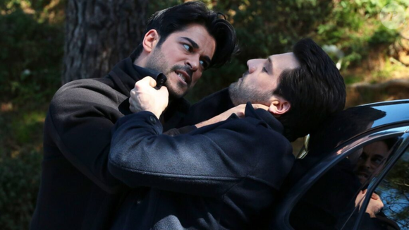 Vilão Emir, interpretado por Kaan Urgancıoğlu, é o grande obstáculo do romance em “Amor Sem Fim”, sucesso global turco