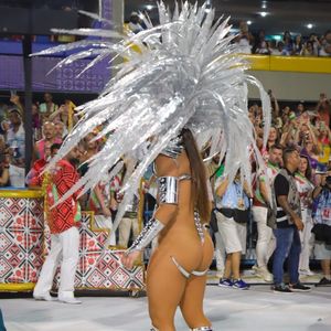 Paolla Oliveira exibiu grande parte do corpo em fantasia do carnaval 2023