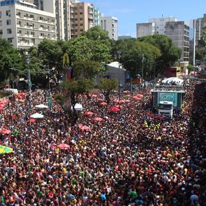 O Carnaval de Salvador é um dos mais famosos do Brasil e reúne milhões de pessoas todos os anos