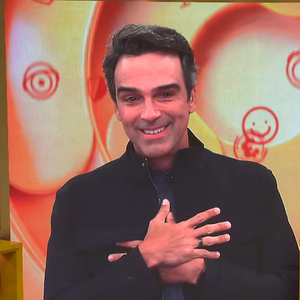 ‘BBB 26’: Tadeu Schmidt informou aos brothers que seu irmão, Oscar Schmidt, também havia morrido dias antes, um dos momentos mais emocionantes da edição