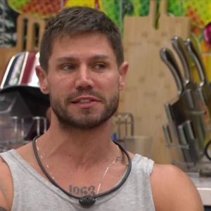 Jonas, então, disse que essa noite tem festa e é só os participantes aproveitarem as comidas da ação