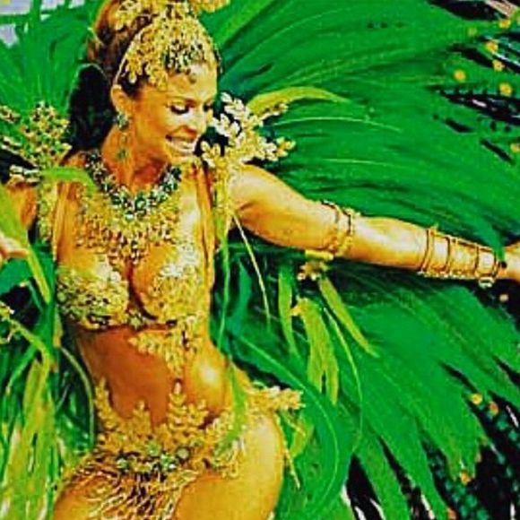 Grazi Massafera quase caiu no chão da Sapucaí em 2007 por boicote