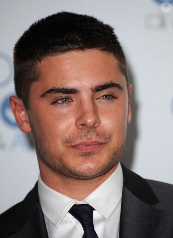 2011: e Zac Efron com o cabelo militar? O ator ficou um gato com esse look, que não voltou a se repetir