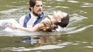 Salvem Lívia! Resumo de ‘Além do Tempo’ (29 de junho a 4 de julho) traz desespero de Felipe com afogamento da mocinha e armadilha mortal para Vitória com remédio trocado