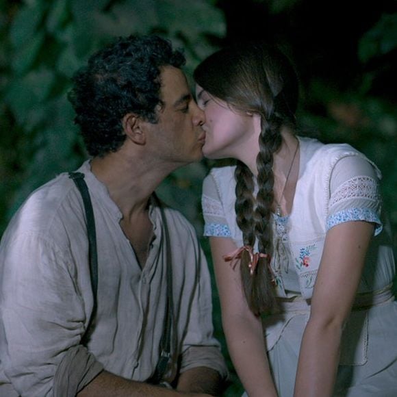 Mafalda (Camila Queiroz) troca Romeu (Klebber Toledo) por Zé dos Porcos (Anderson Di Rizzi) no altar, no último capítulo da novela 'Êta Mundo Bom!'