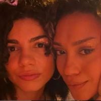 De novela da Globo para romance na Sapucaí! Duas atrizes do remake de 'Vale Tudo' engatam namoro discreto e curtem a folia no Carnaval do Rio