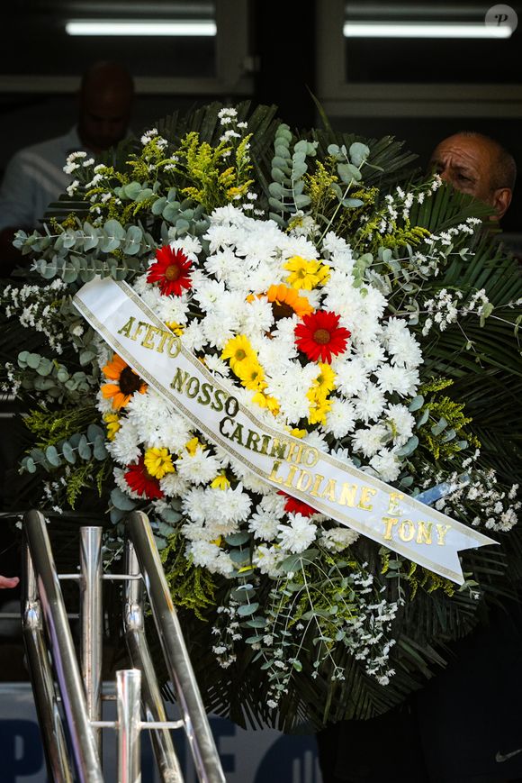 Velório de Manoel Carlos contou com coroa de flores enviada por Tony Ramos