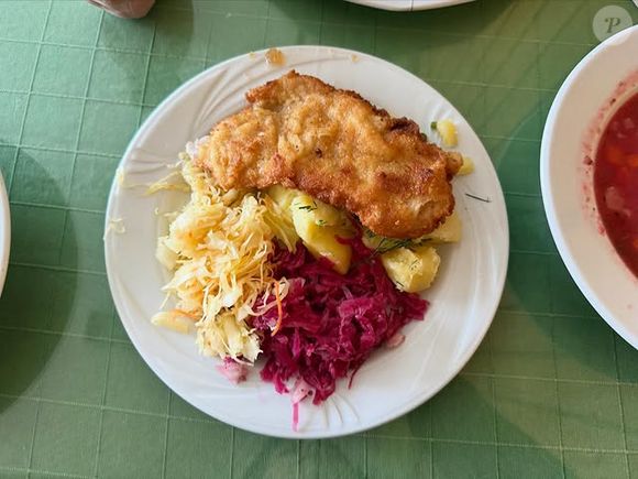 Rosalía segue na contramão e prioriza uma refeição matinal rica em nutrientes, capaz de manter a energia e evitar beliscos ao longo do dia.