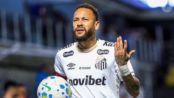 A vitória do Santos sobre o Remo terminou com troca de ofensas, acusações e uma resposta bem-humorada de Neymar, que ironizou o apelido recebido nas redes sociais.
