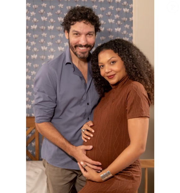 Laurinha (Kamila Amorim) e Malvino (Guito) seguem fortalecendo o relacionamento, principalmente após a descoberta da gravidez. Eles se divertirão ao saber que estão à espera de uma menina.
