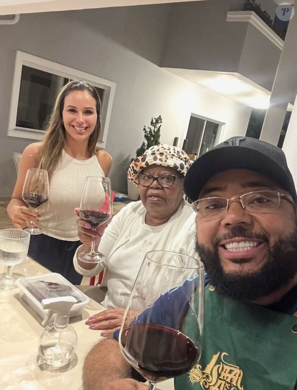 O historiador Luiz Antônio Simas, citado pelo G1, explica que o gurufim mistura luto e festa e mantém viva a essência de quem partiu. Em maio, Dudu Nobre publicou um carrossel com momentos ao lado da mãe