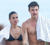'Aqui não': o pedido em tom de advertência que Shawn Mendes deu em paparazzo após flagra ilegal com Bruna Marquezine