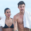 'Aqui não': o pedido em tom de advertência que Shawn Mendes deu em paparazzo após flagra ilegal com Bruna Marquezine