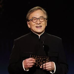 O astro das artes marciais também seguirá o caminho da doação. "Se meu filho for capaz, ele pode ganhar o próprio dinheiro. Caso contrário, estarei desperdiçando o meu", afirmou sobre Jaycee Chan.