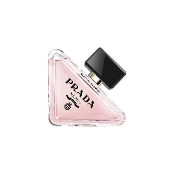 O Prada Paradoxe Virtual Flower é simplesmente uma novidade à parte: ele traz o floral da linha, com o toque de tecnologia, explorando os limites entre o real e o virtual