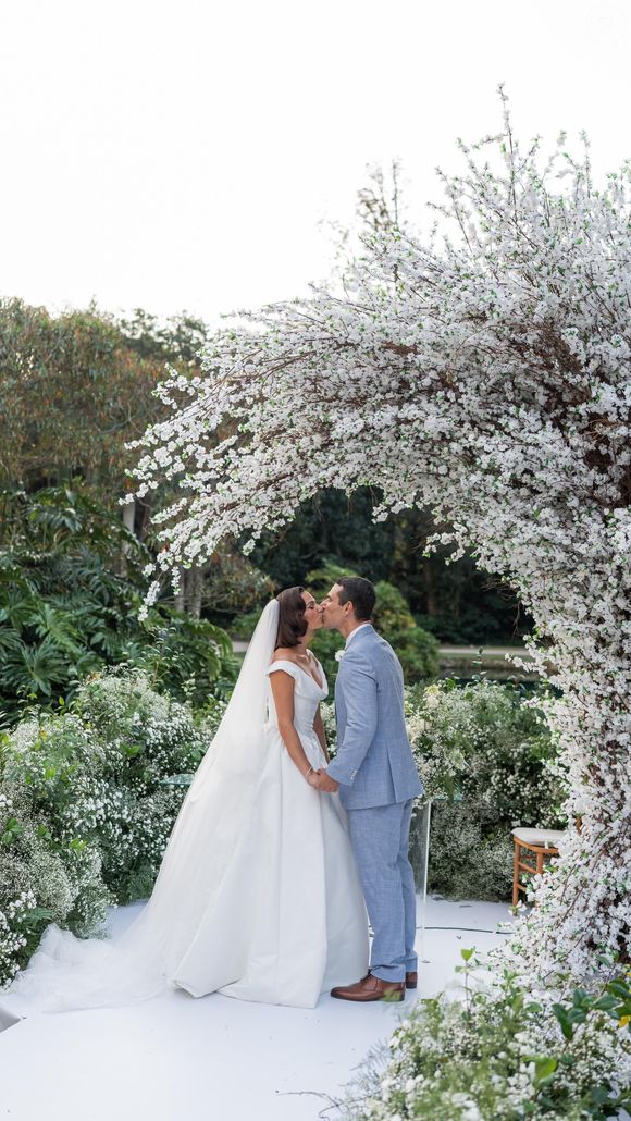 Isis Valverde e Marcus Buaiz se casaram no interior de São Paulo no sábado, 3 de maio de 2025