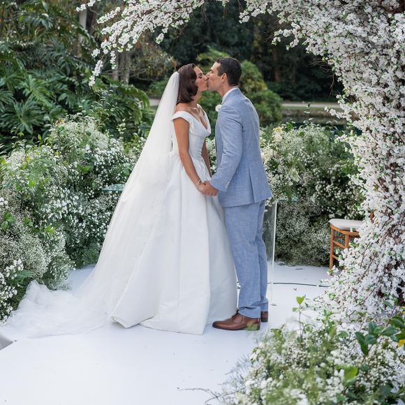 Isis Valverde e Marcus Buaiz se casaram no interior de São Paulo no sábado, 3 de maio de 2025
