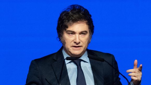 Por que Milei, presidente da Argentina, usa fralda geriátrica? Consumo de 6 latas de energético ao dia é o motivo, alega ex-aliado: 'Seus esfíncteres não respondem'