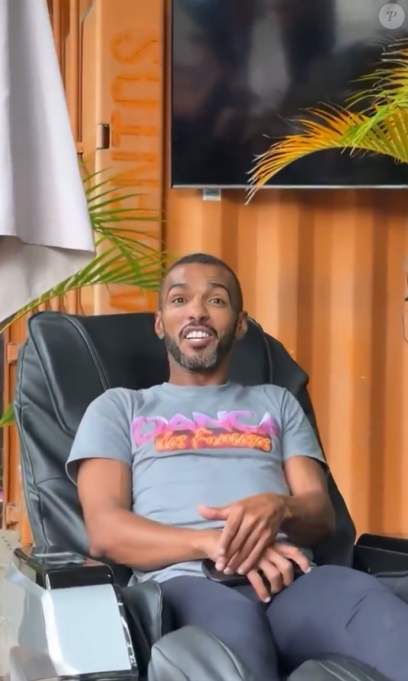 Richarlyson ri de piada sobre 'volume do berimbau' e se compara a um amendoim