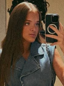 Rafa Justus investe em look all jeans de marca famosa com colete e calça de cintura alta. Descubra preço!