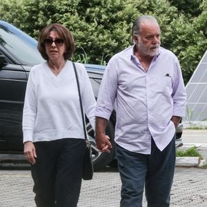 Morte de Dennis Carvalho abalou Tony Ramos no velório do diretor: ator chegou emocionado ao lado da mulher, Lidiane
