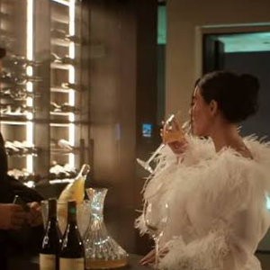 Cauã Reymond paarece como segurança particular de Kim Kardashian em trailer de série