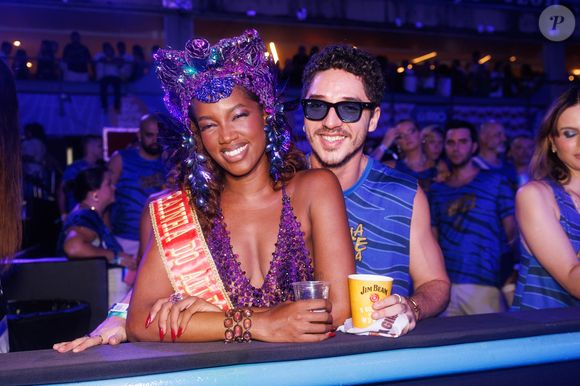 Gravada em 2019, a cena de nudez protagonizada por João Vítor Silva voltou a circular após o ator ganhar destaque por sua ligação com Iza