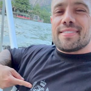 Rafael Cardoso voltou a falar da relação conturbada com a atriz Mari Bridi, mãe de seus dois filhos