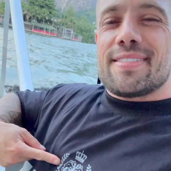 Rafael Cardoso voltou a falar da relação conturbada com a atriz Mari Bridi, mãe de seus dois filhos