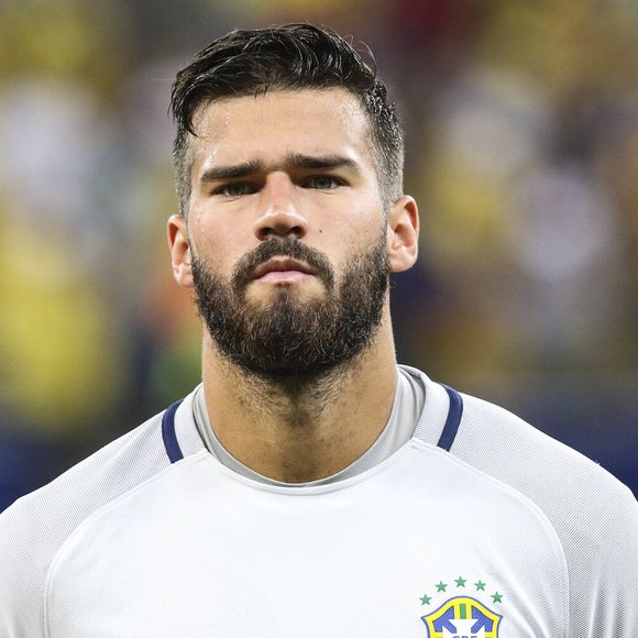 Alisson Becker é um goleiro gaúcho de destaque internacional que defendeu a Seleção Brasileira como titular nas Copas do Mundo de 2018 na Rússia e de 2022 no Catar, além de ter sido convocado para o mundial de 2026 sob o comando técnico de Carlo Ancelotti