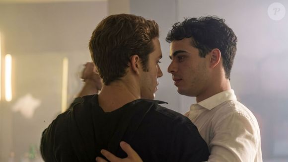 Beijo de Mau Mau e Felipe deve acontecer no final de outubro na novela 'Quem ama cuida'