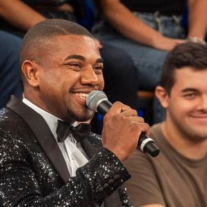 Davi Brito abordou o novo relacionamento e falou sobre os rumos pós-'BBB'