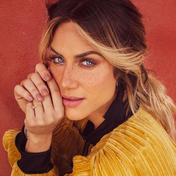 Detalhe da make com sardinhas de Giovanna Ewbank ao gravar o programa 'Superbonita', da GNT
